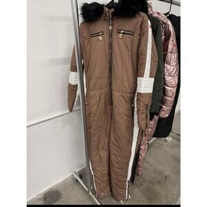 Women’s Hooded Ski Snowsuit Faux Fur Trim White Stripe Zip Pockets Brown Size XL